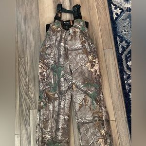 Women’s Insulated Realtree Xtra Camo Bibs Size M